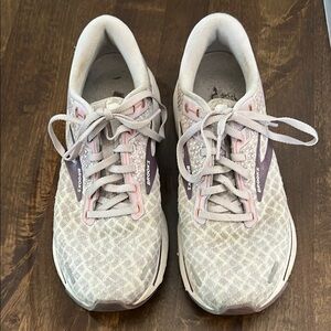 Brooks White and Pink Athletic Shoes with Lightweight Design